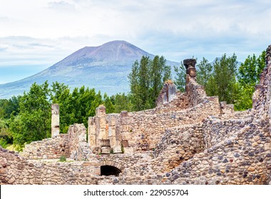 Houses Of Pompeii Overlooking Mount Vesuvius In Distance, Campania, Italy. Pompei Is Ancient Roman City Died From Eruption Of Volcano Vesuvius In 79 AD. Landscape With Vesuvius And Ruins Near Naples.