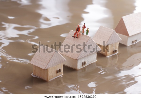 Houses submerged\
in water and people\
evacuated