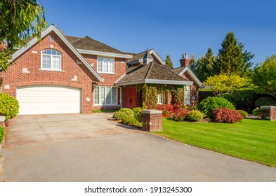 Houses in suburb at Summer in the north America. Luxury houses with nice landscape. - Shutterstock ID 1913245300