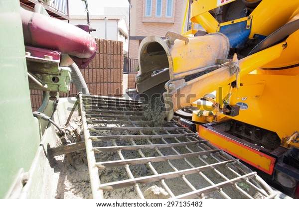 \
Housing construction.\
Ready-mixed concrete injection from the concrete mixer truck to\
pump car.