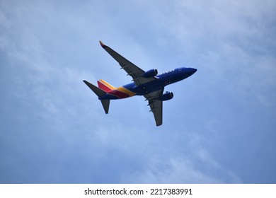 Houston, Texas United States - 2021: Soutwest Airline Boeing 737 In Flight At William Hobby Airport