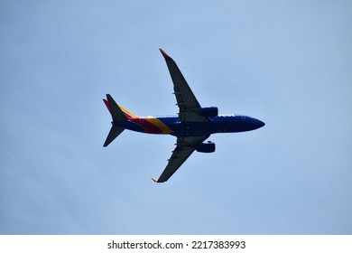 Houston, Texas United States - 2021: Soutwest Airline Boeing 737 In Flight At William Hobby Airport