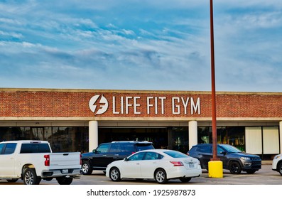 Houston, Texas USA 10-14-2020: Life Fit Gym Building Exterior In Houston, TX With Vehicles Parked In The Foreground.