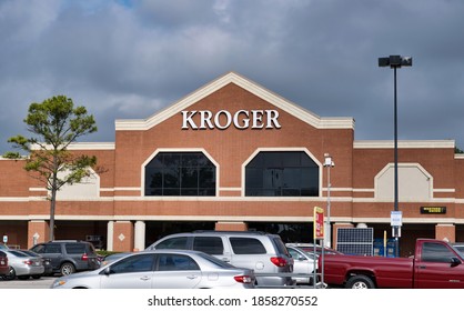 Houston, Texas USA 10-23-2020: Kroger Storefront With Vehicles In Foreground Parking Lot In Houston, TX. USA Grocery Retail Company Founded In 1883.