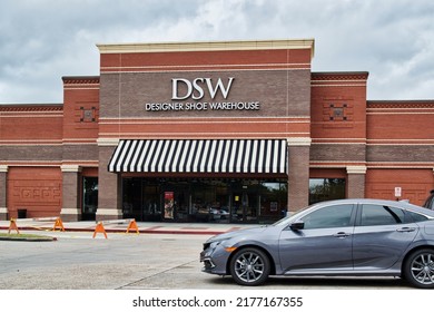 Houston, Texas USA 12-05-2021: DSW Designer Shoe Warehouse Building Exterior And Parking Lot In Houston, TX. 