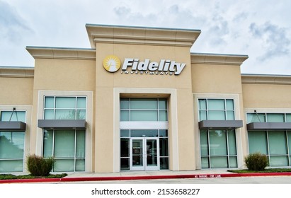 Houston, Texas USA 12-05-2021: Fidelity Investments Financial Building Exterior In Houston TX. Global Financial Services Corporation Founded In 1946.