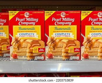 Houston, Texas, USA - February 22, 2022: Pearl Milling Company Buttermilk Complete Pancake And Waffle Mix 32 Oz Boxes For Sale On The Shelves In A Store.