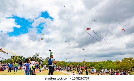 Houston, Texas, USA March, 24th, 2019. Hermann Park Conservancy Kite Festival In Houston Texas. People Flying Kites At Hermann Park And Miller Theatre
