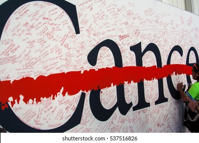 HOUSTON, TX/USA NOVEMBER 12, 2016: A Board For Signatures At  The 2016 Boot Walk To End Cancer Held By The University Of Texas MD Anderson Cancer Center