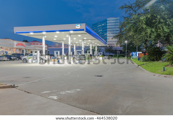 HOUSTON, US-JUN 30, 2016:Chevron gas station and\
convenience store at blue hour. It is an American multinational\
energy corporation. The successor of Standard Oil with\
headquartered in San Ramon,\
CA