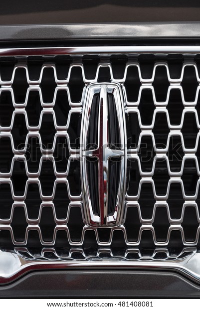 HOUSTON, US-SEPT 10, 2016: Close-up metallic logo\
of Lincoln Motor, a division of Ford Motor Company that sells\
luxury vehicles. Founded 1917 by Henry Leland, Lincoln is\
subsidiary of Ford since\
1922.