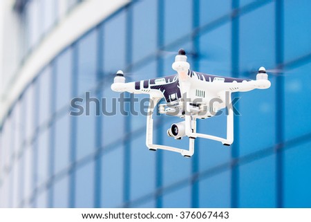 Hovering drone that takes pictures