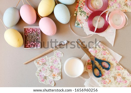 How to decorate an Easter egg with decoupage technique. Step by step, tutorial. 