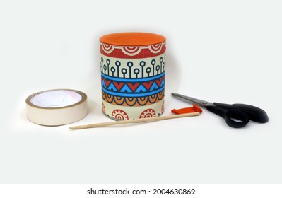 How To Make Musical Bass Drum For Children At Home Using Easily Accessible Materials Such As An Empty Can, Balloon, Scissors, Japanese Food Stick, Adhesive Tape And Decorative Sticker. Sao Paulo 2021