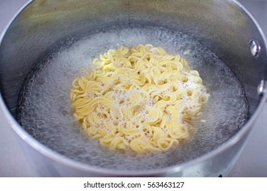 How Make Noodles Pot Boiling Stock Photo 563463127 | Shutterstock