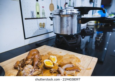 How To Make Pork Knuckle. Stewed Pork Knuckle Cooked In A Pressure Cooker, Pork Knuckle Is Tender, The Spice Mixture Is Better Absorbed Into The Pork Knuckle Than A Normal Boiling Pot.