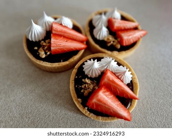 How to make tartlet shells, from scratch. Crisp and buttery, these mini tart shells,  food parties or picnics, these mini tartlet shells can be made in a muffin tin or mini tart pans and taste amazing