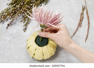 How To Make A Thanksgiving Centerpiece: Bouquet Of Flowers In Pumpkin.