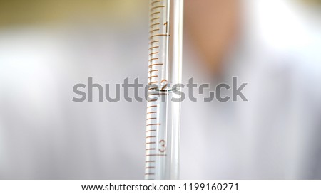 How to read from the burette by reading the arc bottom of the solution.