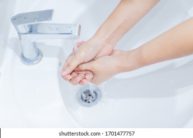 How to wash your hand step by step for hand washing instruction are according to international standards Used in medical practice as according to SOP; step 9 rinse hands.
