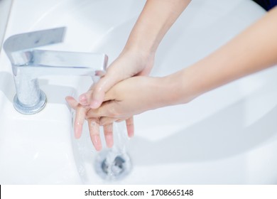 How to wash your hand step by step for hand washing instruction are according to international standards Used in medical practice as according to SOP; step 1 wet your hands