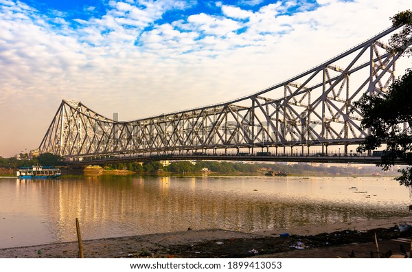 Howrah Bridge is a bridge\
with a suspended span over the Hooghly River in Kolkata, West\
Bengal, India.