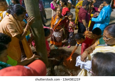 HOWRAH,WEST BENGAL, INDIA - APRIL 15TH, 2018 : Women Praying To Wood - During Gajan And Charak Puja-a Hindu Festival. Lord Shiva, Neel And Dharmathakur Are Worshipped. Ends Before Bengali New Year.