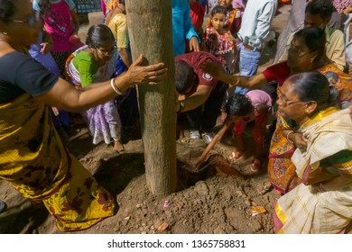 HOWRAH,WEST BENGAL, INDIA - APRIL 15TH, 2018 : Women Praying To Wood - During Gajan And Charak Puja-a Hindu Festival. Lord Shiva, Neel And Dharmathakur Are Worshipped. Ends Before Bengali New Year.