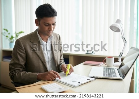 HR manager highlighting work experience in cv of job applicant before interview
