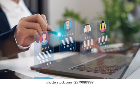 Tecnología de recursos humanos. Se utilizan tecnologías en línea y modernas para simplificar el sistema de recursos humanos. El gestor de recursos humanos comprueba el CV