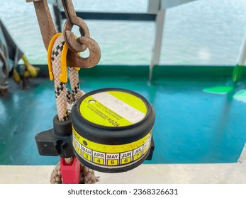 HRU (Hydrostatic release unit) is an automatic release tool installed on the Liferaft, at a certain depth it will cut the safety line and the liferaft will expand