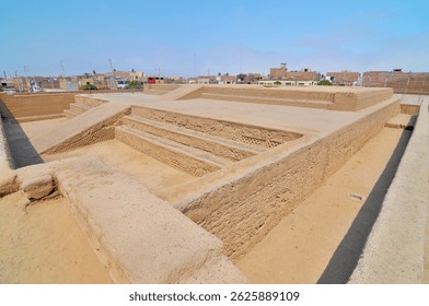 Huaca Esmeralda - un sitio arqueológico ubicado en la ciudad peruana de Trujillo.