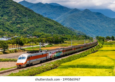 1,988 Limited express train Images, Stock Photos & Vectors | Shutterstock