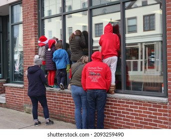 Hudson, Massachusetts USA - December 19, 2021:  Due To Covid 19 Restrictions, Family Members Peek Through Windows To Watch Children's Christmas Dance Recital.  