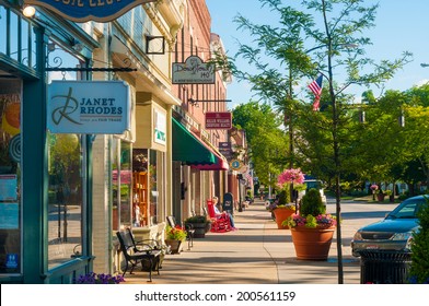 HUDSON, OH - JUNE 14, 2014: Quaint shops and businesses that go back more than a century give Hudson's Main Street a charming and inviting appeal.