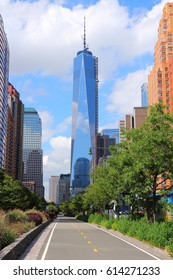 Hudson River Greenway, Part Of Manhattan Waterfront Greenway. It Is A Foreshoreway For Cycling And Walking In New York City.