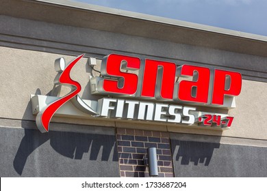 HUDSON, WI/USA - April 26, 2020: Snap Fitness Health And Fitness Center Exterior And Trademark Logo.