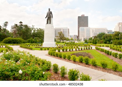 Huey Long Statue And Baton Rouge Skyline