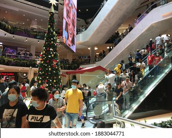 Huge Crowd During Boxing Day Alongside COVID Restrictions At Westfield Parramatta, Sydney, Australia, 26 DECEMBER 2020