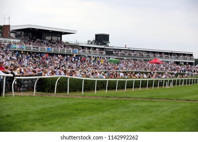 964 Ladies Day Horse Racing Images, Stock Photos & Vectors 