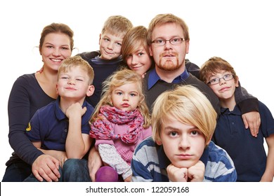 Huge Family Portrait With Parents And Six Kids