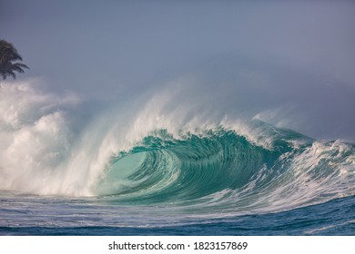 huge foamy wave breaking in hawaii