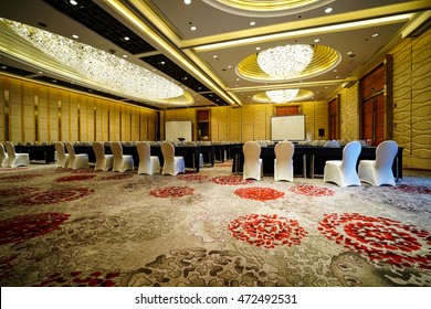 Huge Hall Interior Red Carpet Ceiling Stock Photo 543990535 | Shutterstock