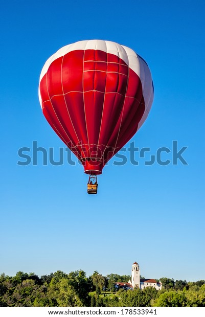 huge hot air balloon