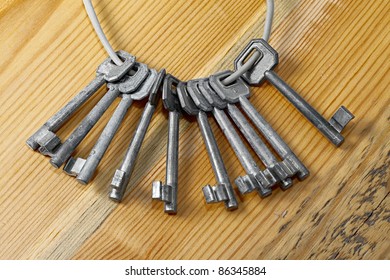 Huge set of keys on a table