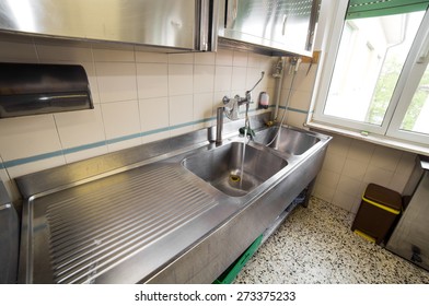 Huge Sink Stainless Steel Industrial Kitchen With Open Tap