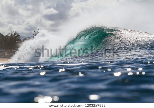 huge wave crashing at\
pipeline in hawaii