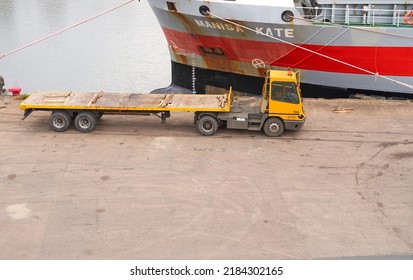 Hull, Yorkshire, UK 07 29 2022 Flat Bed Truck On A Dock                        