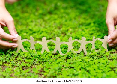 Human Chain Paper On Green Creeper Plant, CSR (coporate Social Responsibility) Or Teamwork Concept