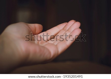 Human handbreadth, close-up. Request for help.